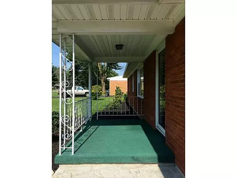 1370 W Sparrow Rd, Springfield, OH 45502 photo 2