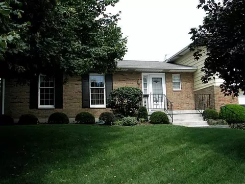 700 Torrence Dr, Springfield, OH 45503 photo 2