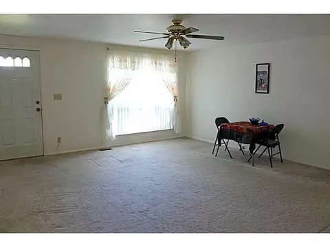 2908 Cavins Dr, Springfield, OH 45503 photo 2