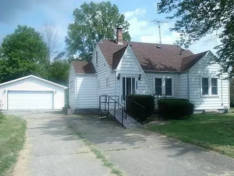 1752 S York St, Springfield, OH 45505 photo 1