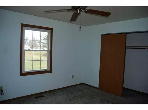2564 Leon Ln, Springfield, OH 45502 photo 9