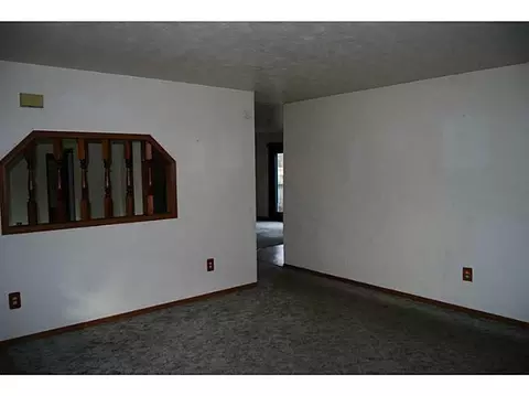 2564 Leon Ln, Springfield, OH 45502 photo 2