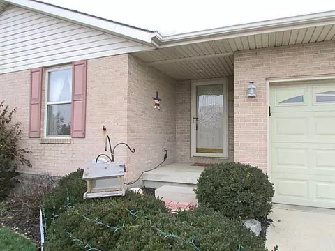 3952 Harris Ln, Springfield, OH 45503 photo 2