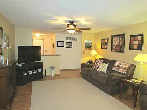3952 Harris Ln, Springfield, OH 45503 photo 4