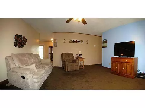 3222 Revels St, Springfield, OH 45503 photo 2