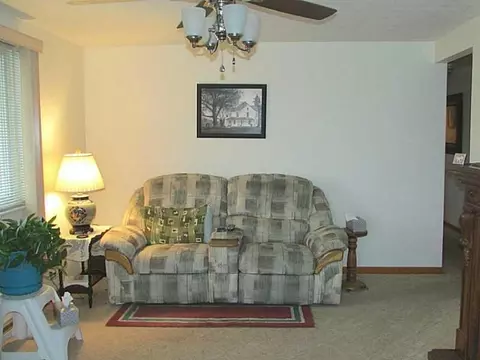 1215 Student Ave, Springfield, OH 45503 photo 2