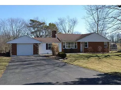 2002 Miracle Mile, Springfield, OH 45503 photo 1