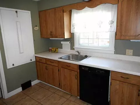 1401 Crestview, Springfield, OH 45504 photo 3