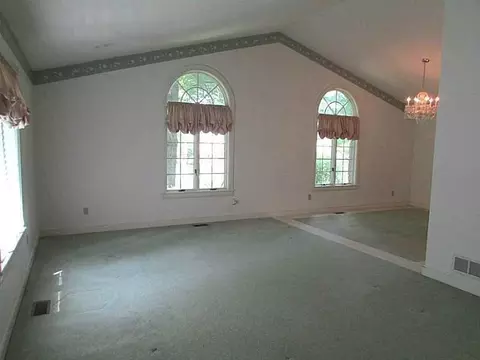 1041 Woodhaven Ct, Springfield, OH 45503 photo 4