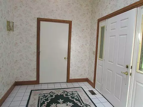 1041 Woodhaven Ct, Springfield, OH 45503 photo 2