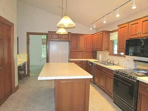1041 Woodhaven Ct, Springfield, OH 45503 photo 15