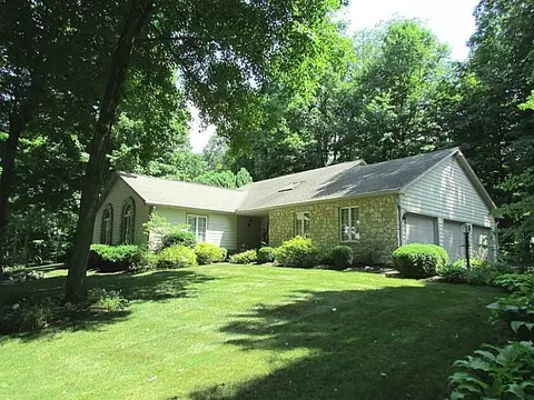 1041 Woodhaven Ct, Springfield, OH 45503 photo 1