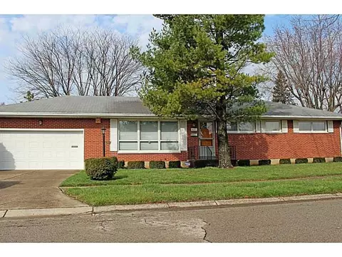 4253 Helena Dr, Springfield, OH 45503 photo 2