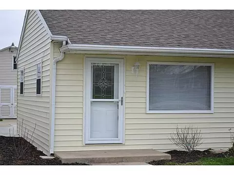 2835 S Burnett Rd, Springfield, OH 45505 photo 2