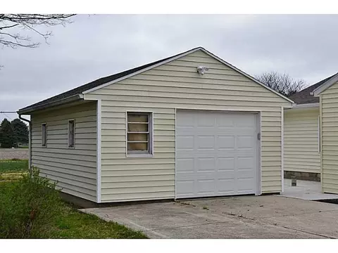 2835 S Burnett Rd, Springfield, OH 45505 photo 3