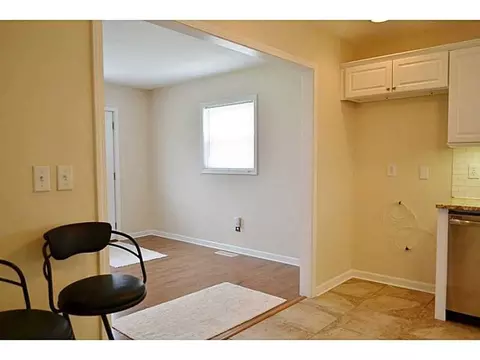 2835 S Burnett Rd, Springfield, OH 45505 photo 9