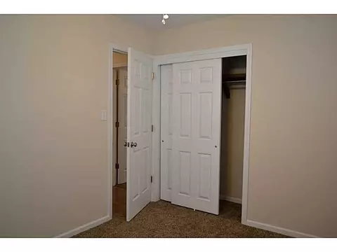 2835 S Burnett Rd, Springfield, OH 45505 photo 17