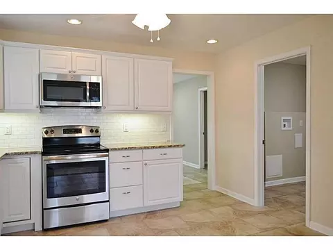 2835 S Burnett Rd, Springfield, OH 45505 photo 8