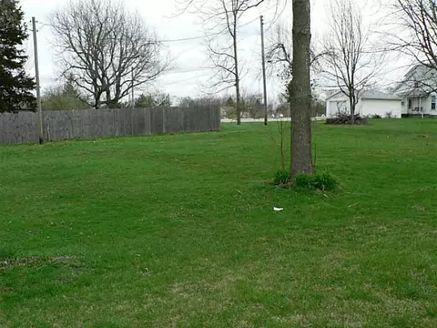 826 Grove, Sidney, OH 45365 photo 4