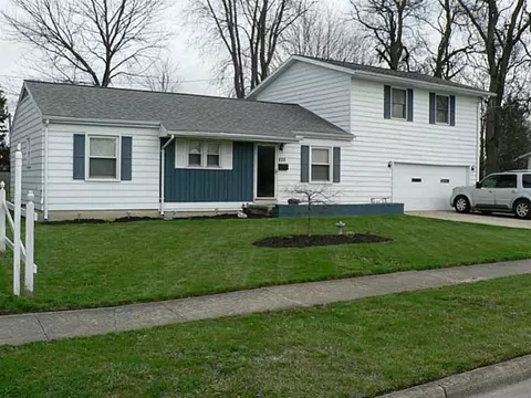 826 Grove, Sidney, OH 45365 photo 2