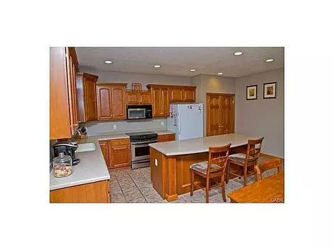 2741 Meadowpoint, Troy, OH 45373 photo 23