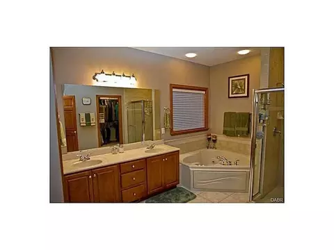 2741 Meadowpoint, Troy, OH 45373 photo 10
