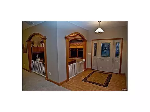 2741 Meadowpoint, Troy, OH 45373 photo 2