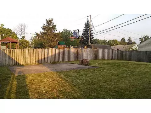 701 Hazelbrook, Springfield, OH 45506 photo 3