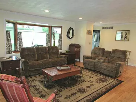3438 Colonial Dr, Springfield, OH 45504 photo 4