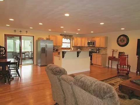 3438 Colonial Dr, Springfield, OH 45504 photo 5