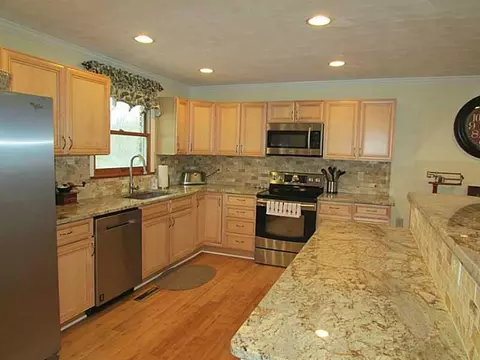 3438 Colonial Dr, Springfield, OH 45504 photo 6
