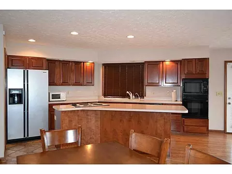766 Peshek Ln, Springfield, OH 45506 photo 8