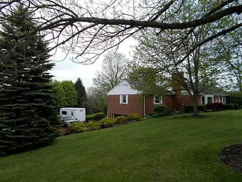 2890 Fox Holw, Springfield, OH 45502 photo 3