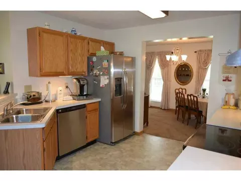 1057 Spring Fls, Springfield, OH 45502 photo 3