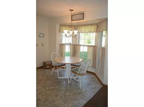 1057 Spring Fls, Springfield, OH 45502 photo 4