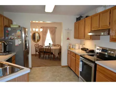 1057 Spring Fls, Springfield, OH 45502 photo 2