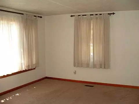 217 E Roseland Dr, Springfield, OH 45503 photo 2