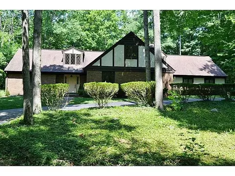 527 Aberfelda Dr, Springfield, OH 45504 photo 1