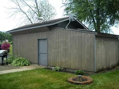 2695 Old Springfield, Springfield, OH 45502 photo 3
