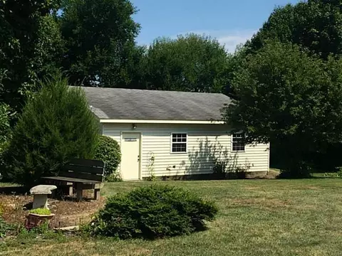1445 Fairfield Pk, Springfield, OH 45506 photo 2