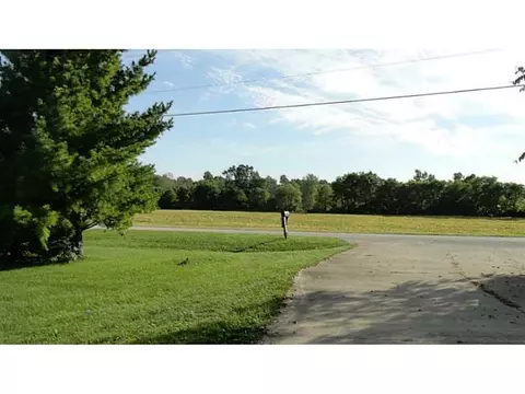 7856 Thackery, Springfield, OH 45502 photo 3
