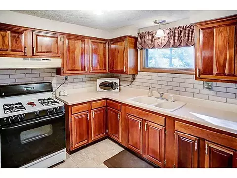 1711 Trinity Dr, Springfield, OH 45503 photo 9