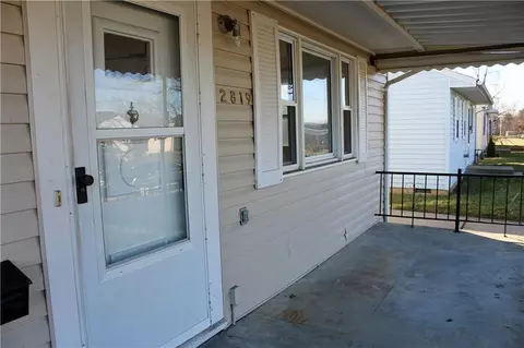 2819 Lowman St, Springfield, OH 45505 photo 3