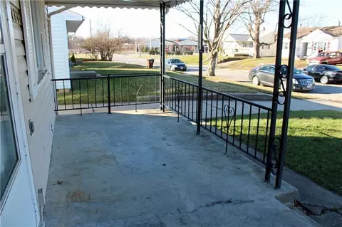 2819 Lowman St, Springfield, OH 45505 photo 4
