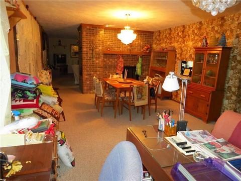3042 E Possum Rd, Springfield, OH 45502 photo 2