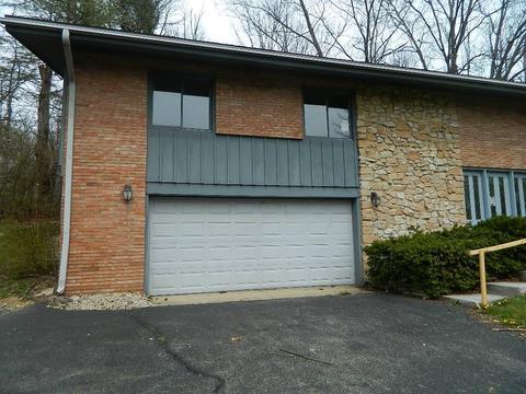 2848 Ironwood Dr, Springfield, OH 45504 photo 2