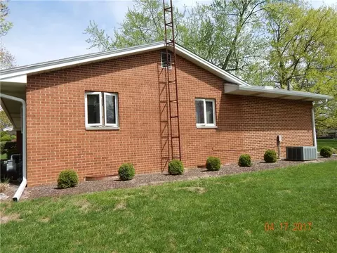 2010 E Mile Rd, Springfield, OH 45503 photo 4