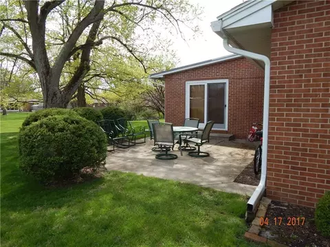 2010 E Mile Rd, Springfield, OH 45503 photo 8