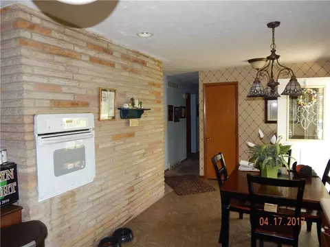 2010 E Mile Rd, Springfield, OH 45503 photo 10