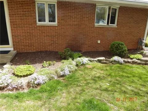 2010 E Mile Rd, Springfield, OH 45503 photo 3